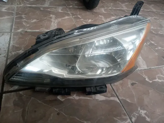 Farol Esquerdo Nissan Sentra 2014  2015 (detalhe pé)