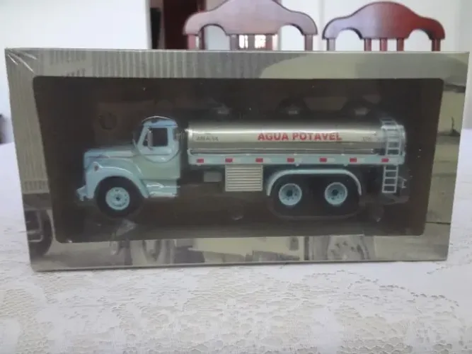 Caminhões Nacionais em escala 1/43 - Água Potável - 17jcd