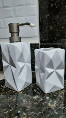 Kit banheiro branco com saboneteira e porta escova de dente 