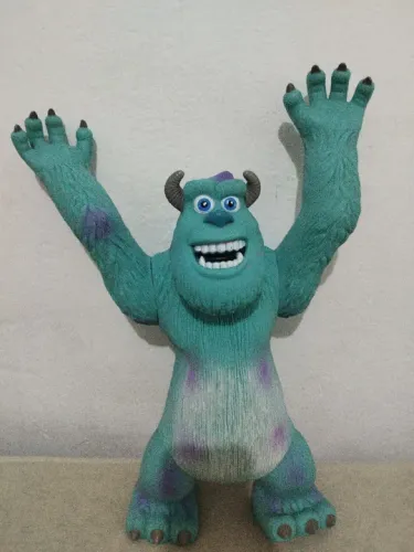 Boneco Monstros S.A. Sulley Boneco 40 cm faltando cauda