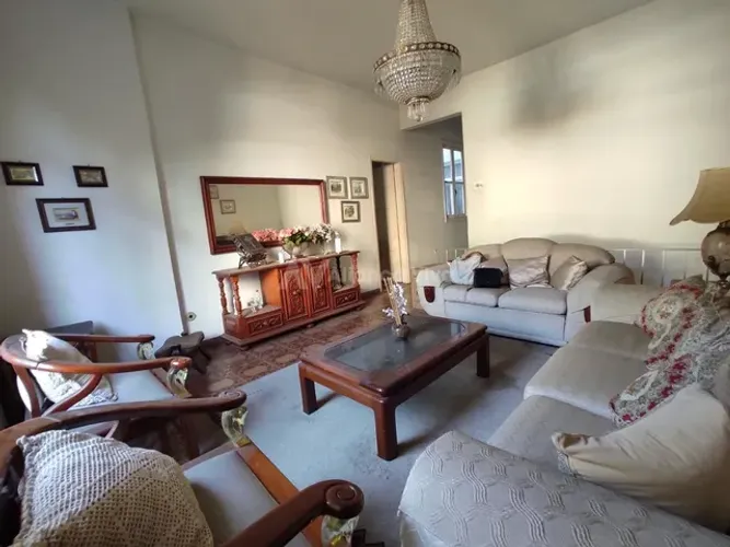 Glória | Prédio 8 quartos