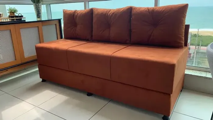 Lindo SOFÁ CAMA CASAL com encosto fixo + almofadas, Ótimo preço de fabrica