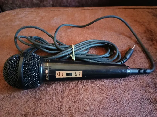 Microfone Dinâmico Aiwa para Karaokê e Música