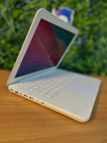 MacBook Pro 2010 A1342  Processador: Core 2 Duo  8GB DDR3  256GB SSD  Placa de vídeo: