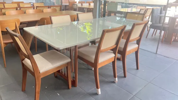Mesa de Jantar Elegante com 6 Cadeiras madeira resistente
