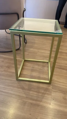 Mesinha ou criado mudo