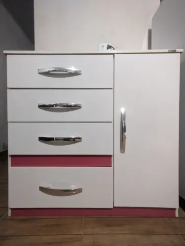 Cômoda 4 gavetas