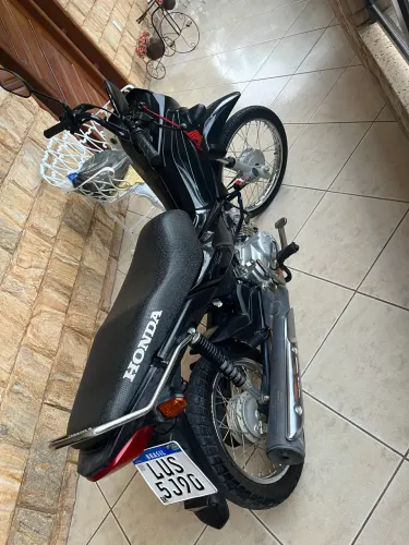 POP 110i 2023 com quase 4.000 km rodados 