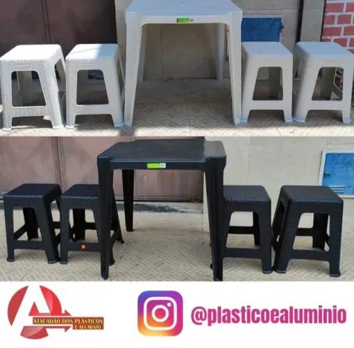 Conjunto de mesa com bancos