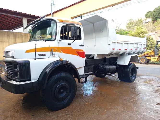 Vendo caminhão Mercedes 