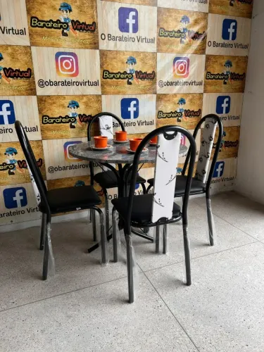 Lindo conjunto de 4 cadeiras com design moderno. Perfeito para sua cozinha ou copa, propor