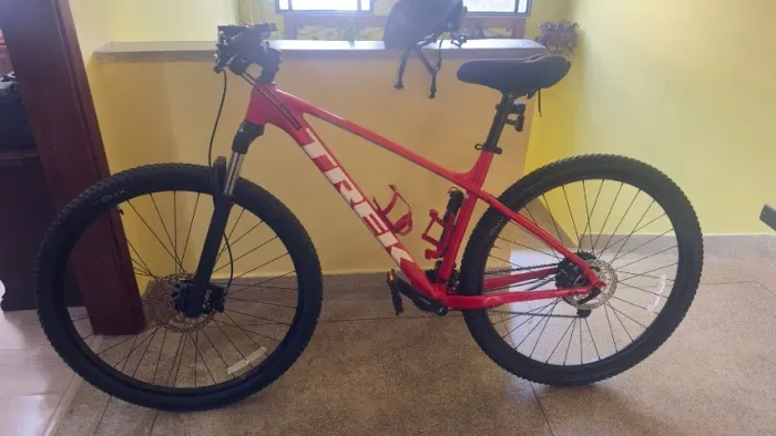 BIKE TREK MARLIN 7 IMPECAVEL COM ACESSORIOS