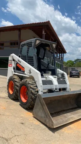 mini carregadeira bobcat s130