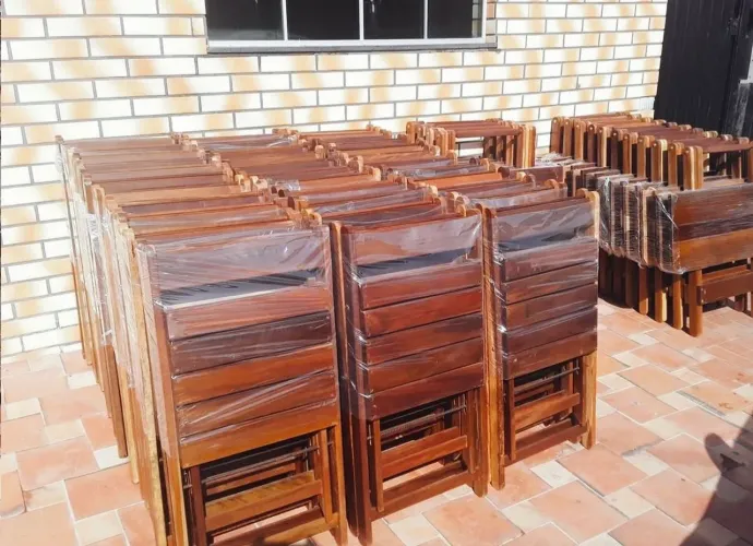 "Conjunto de Mesas Dobráveis Retráteis - Perfeito para Eventos e Festas!"