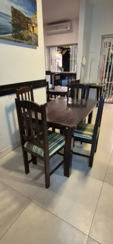 um conjunto mesa com 4 cadeiraras, 14 conjuntos disponivel