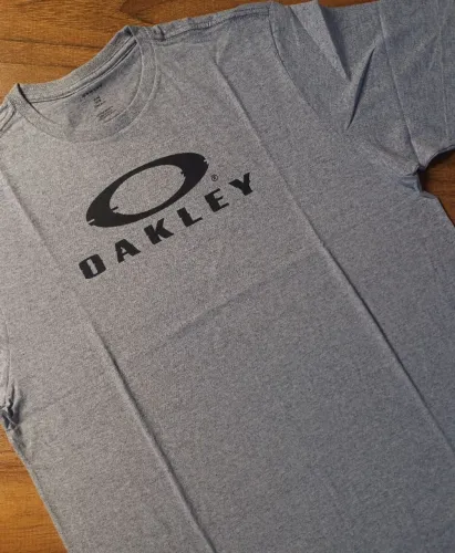 Camiseta Oakley Cinza M