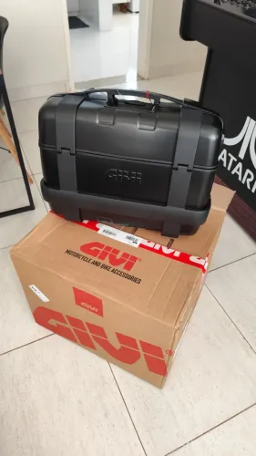 Par de baús laterais Givi Trekker 33 litros novos, sem uso e na caixa
