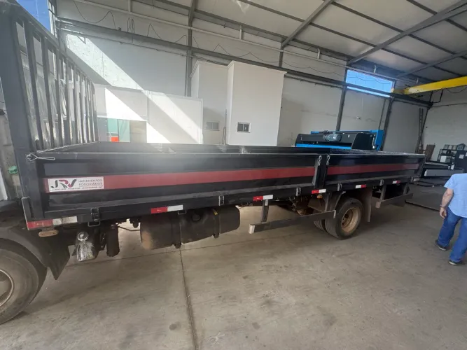 Carroceria de Aço 6,20m 