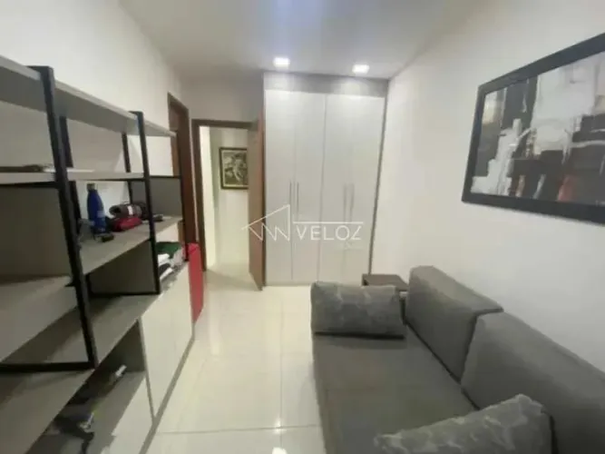 Apartamento : / Residencial / Glória