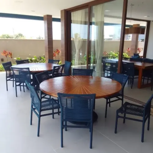 MESA PARA ÁREA EXTERNA - FORMATO PIZZA DE MADEIRA