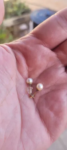Brinco infantil de ouro e pérola 