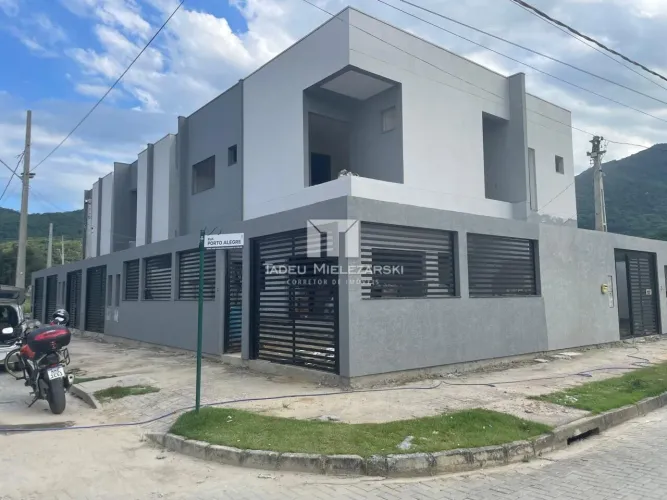 Sobrado Geminado em Vila Nova, Porto Belo/SC