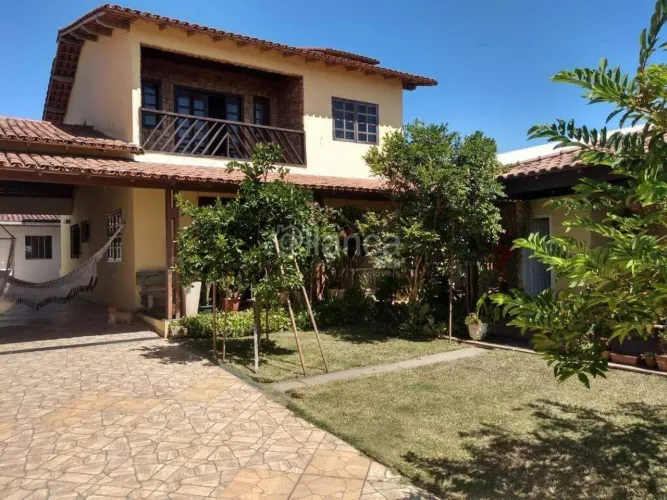 CASA EM INTERLAGOS