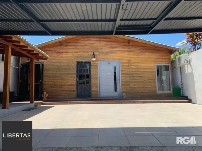 Terreno/ Casa com vaga para 3 carros no bairro Sarandi, em Porto Alegre, RS