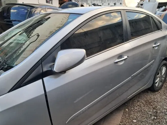Sucata HB20, sedã 1.6, 2015, para retirada de peças.