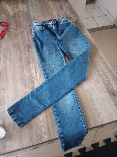 Calça Jeans com laycra Skinny marca Indy