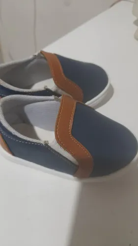 Tênis Infantil Azul com Detalhes Marrom