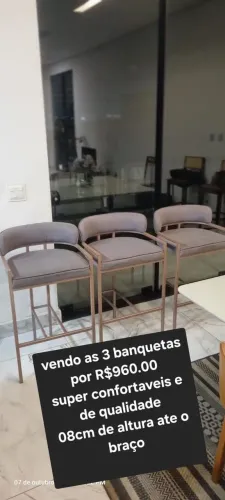 Banqueta com estrutura metálica 