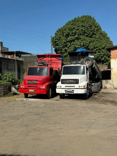 Locação com caminhão caçamba e retroescavadeira.