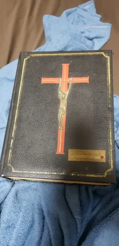 Bíblia antiga em ótimo estado