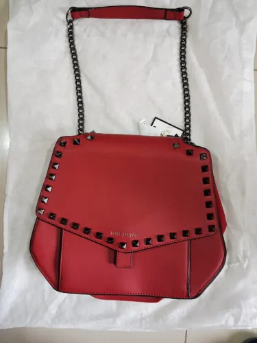 Bolsa de Ombro Lança Perfume - Pirâmide Vermelha com Tachas - Nova