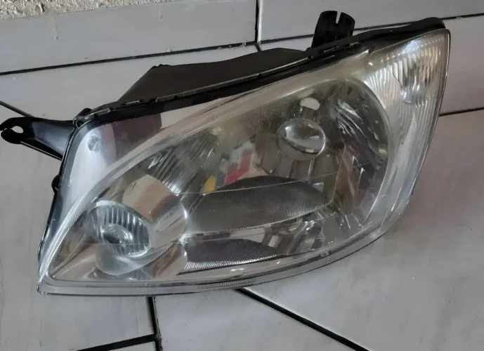Farol lado direito Classic 2014