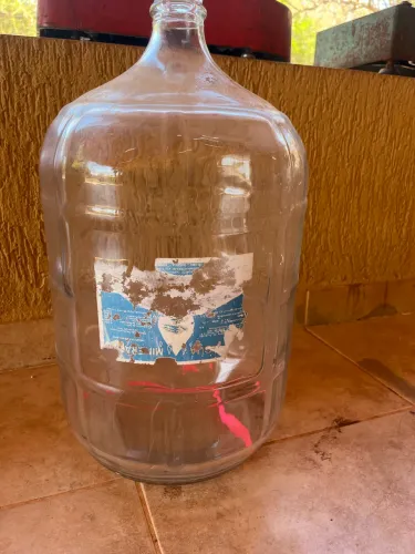 Garrafão de vidro galão de água mineral 20 lt litros