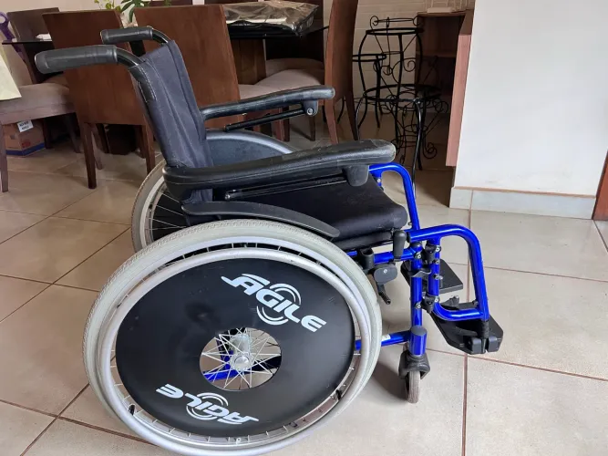 Cadeira de Rodas Ágile - excelente estado