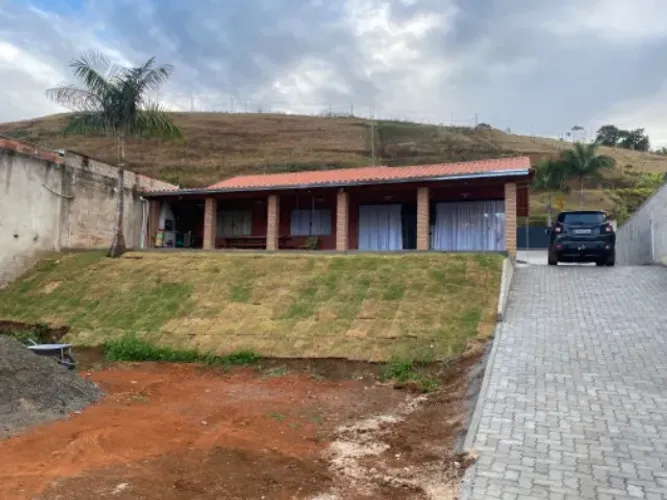 Granja boca d?água de frente para a Represa Dr. João Penido