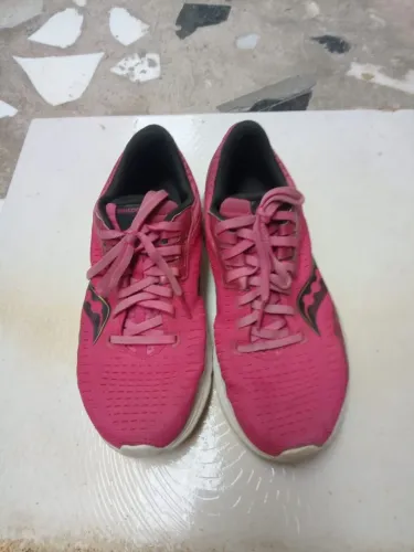 R$45 Tênis Saucony Feminino-usado.