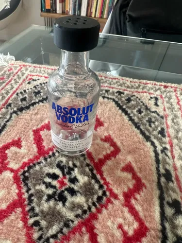 Saleiro e Pimenteira com mini garrafa de Absolut