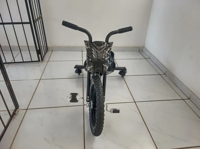 Bicicleta gira gira 360° radical com LEDs