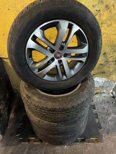 Vendo jogo de rodas Fiat Toro aro 17