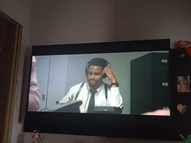 Tv smart 55 polegadas com comando de voz acompanha controle 4 anos de uso