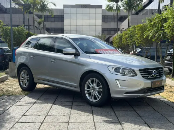 Volvo XC-60 XC 60 D-5 Momentum 2.0 AWD Diesel 5P 2016