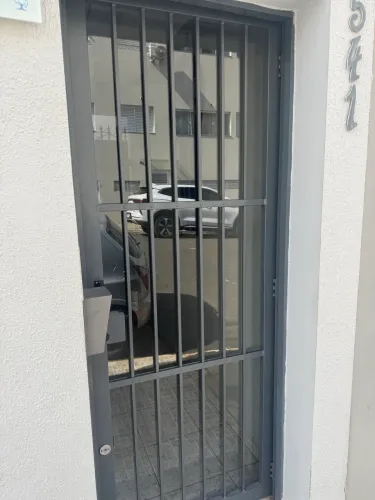 Portão Social com Trava Elétrica HDL com Vidro Temperado 