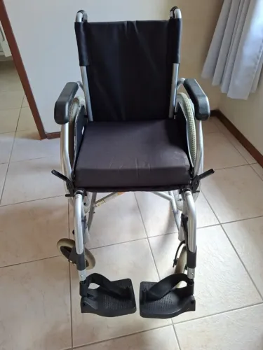 Cadeira de Rodas Seminova