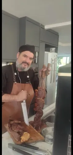 Churrasqueiro e cozinheiro por 250 na sua casa
