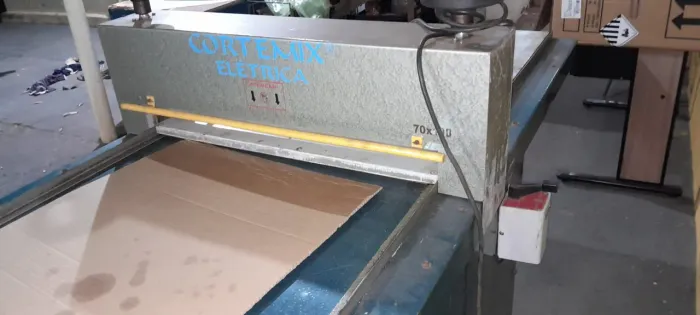 Máquina de corte semi automática