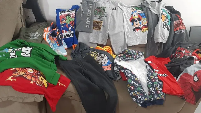 Vendendo roupas de criança do tamanho 10 ao 12 anos tenis usado 1 vez apenas